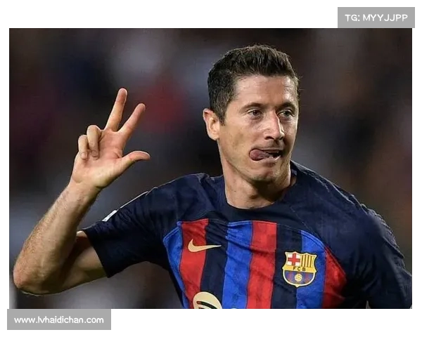 巴萨官方宣布莱万因左大腿肌肉不适缺席甘伯杯比赛 巴萨官方宣布莱万因左大腿肌肉不适缺席甘伯杯比赛