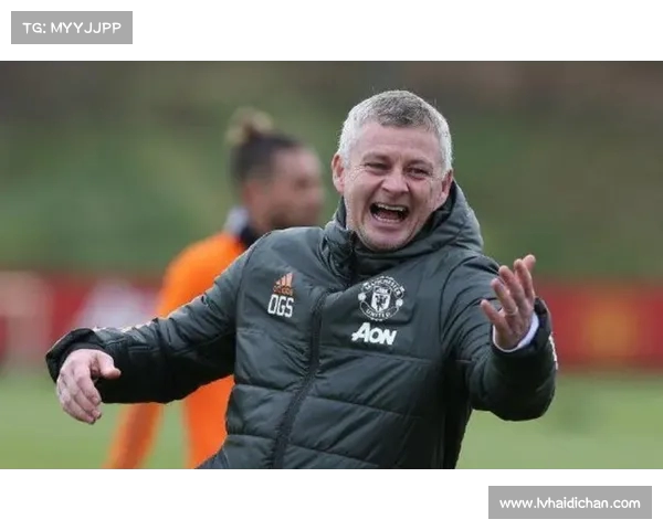 福登幽默回应小球迷索求签名:赚的钱记得给我分一半 福登幽默回应小球迷索求签名:赚的钱记得给我分一半